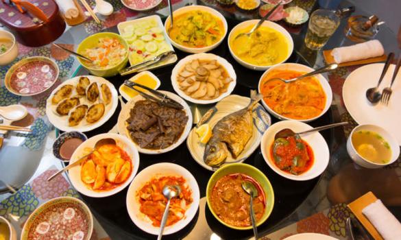 Indonesian cuisine, bars and nightlife